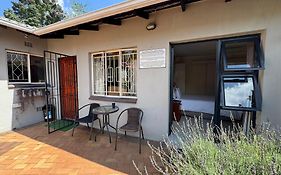 8 Ibis Lane Guest House